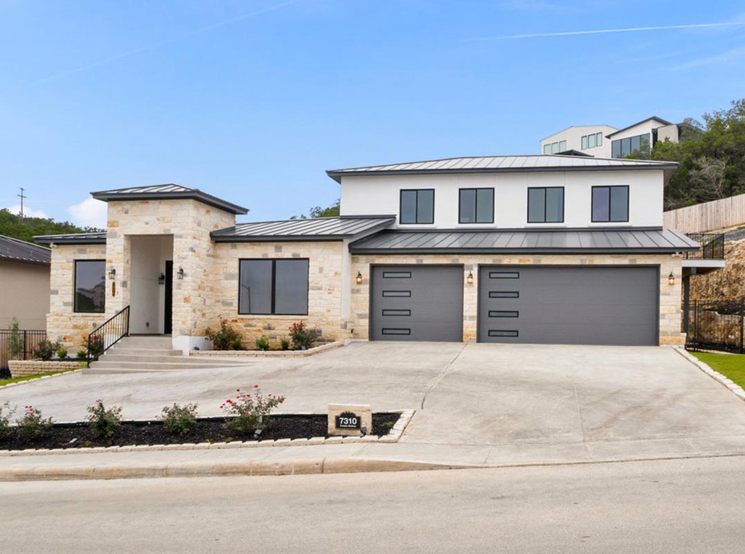 Custom Built, Beautiful New Construction in Cresta Bella